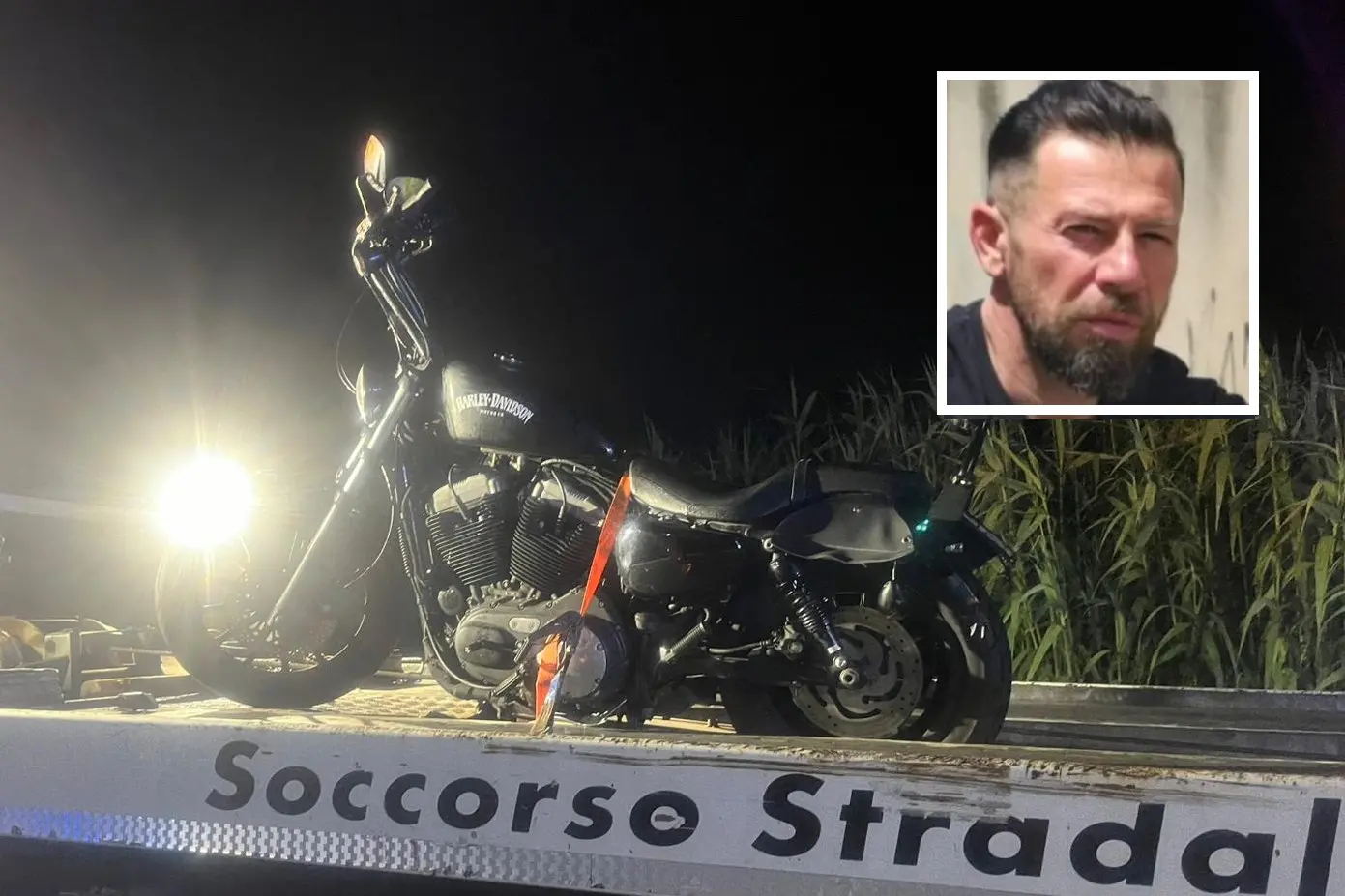 La moto di Piero Giaccio (nel riquadro)